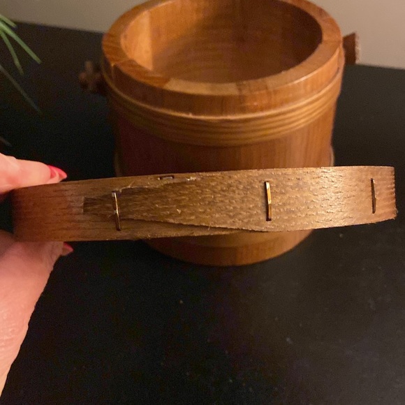 Vintage wood barrel ice bucket with cover - Picture 9 of 16